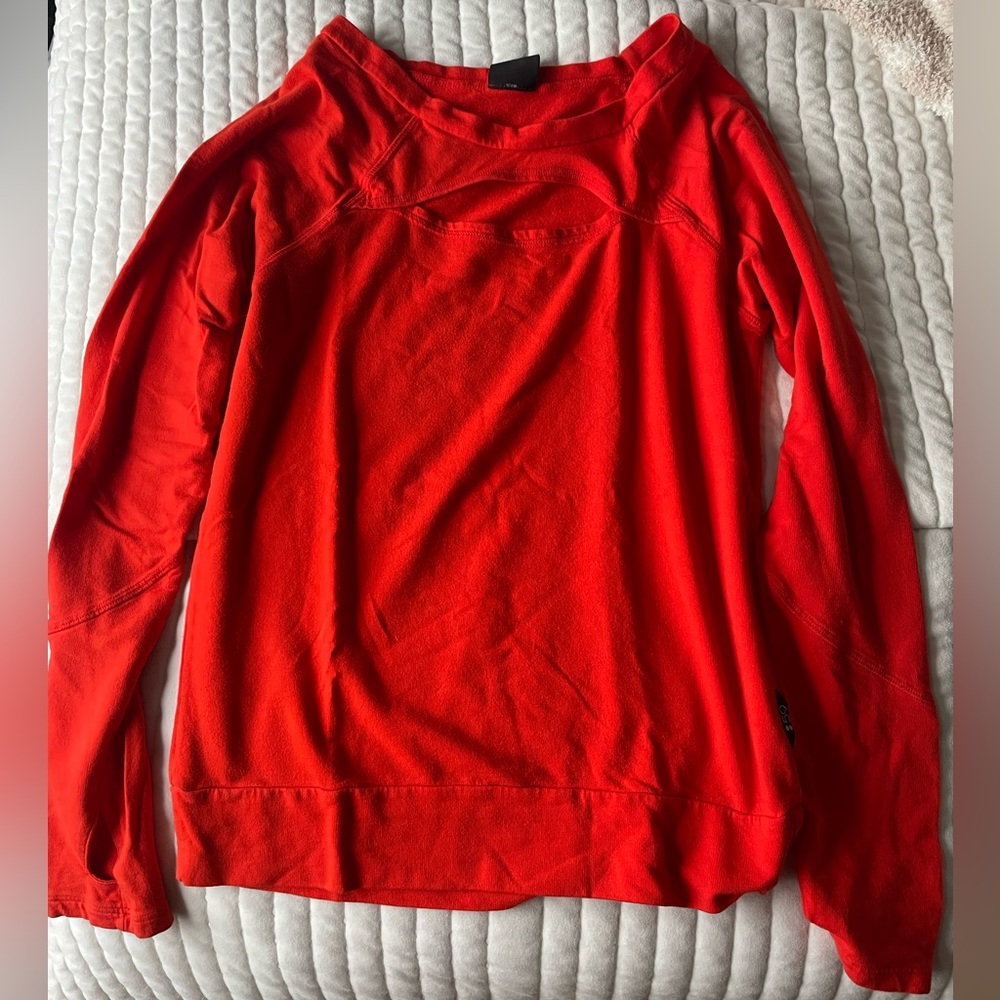 Red keyhole athletic long sleeve top